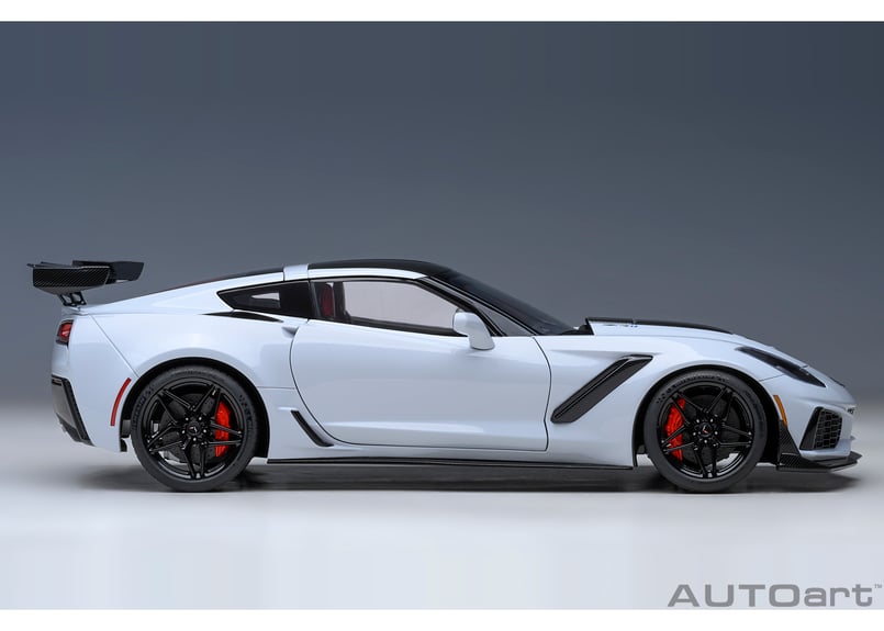 AUTOart 1/18 シボレー コルベット （C7） ZR1 （グレー