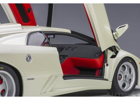 AUTOart 1/18　ランボルギーニ ディアブロ SE30 イオタ （BALLOON WHITE／パール・ホワイト）　79141