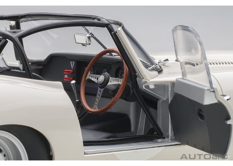 AUTOart 1/18 ジャガー ライトウェイト Eタイプ ホワイト 完成品 Amazon | AUTOart 1/18 ジャガー ライトウェイト Eタイプ