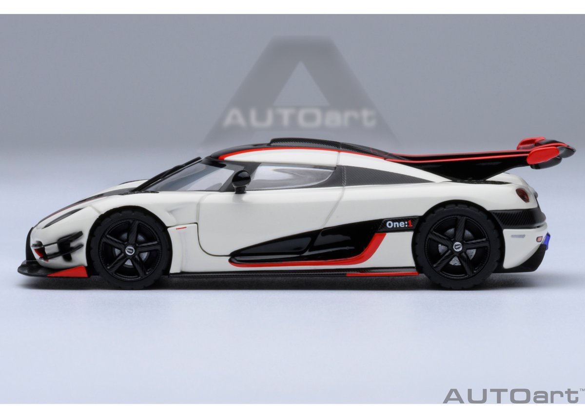 AN☆様　ブラック1ホワイト1 AUTOart 1/64 ケ－ニグセグ One：1 （ホワイト／カーボン・ブラック