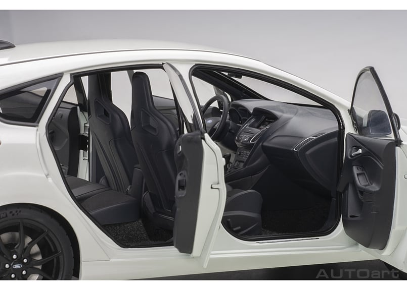 フォード フォーカス RS ミニカー　ル・マン　京商　1/18 オートアート AUTOart 1/18 フォード フォーカス RS （ホワイト） 72951