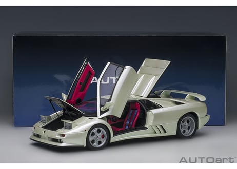 AUTOart 1/18　ランボルギーニ ディアブロ SE30 イオタ （BALLOON WHITE／パール・ホワイト）　79141