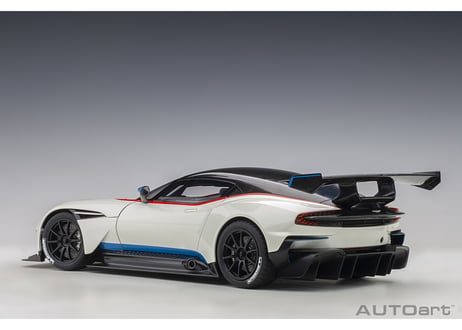 AUTOart 1/18　アストンマーチン ヴァルカン （メタリック・ホワイト／ブルー&レッド・ストライプ）　70261