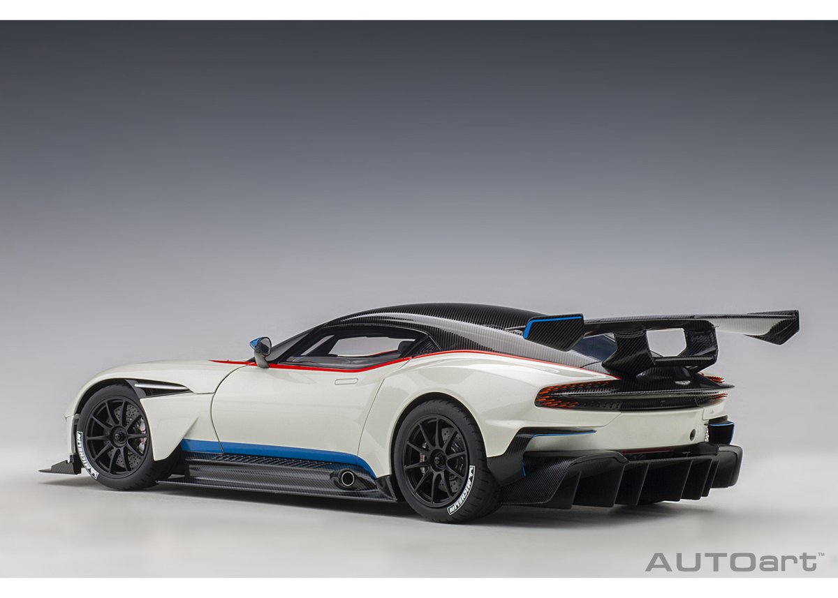 AUTOart 1/18 アストンマーチン ヴァルカン (メタリック AUTOart 1/18 アストンマーチン ヴァルカン (メタリック