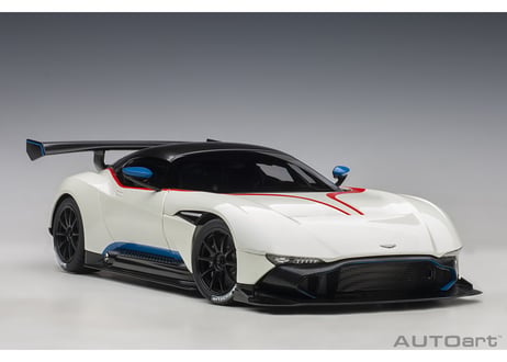 AUTOart 1/18　アストンマーチン ヴァルカン （メタリック・ホワイト／ブルー&レッド・ストライプ）　70261