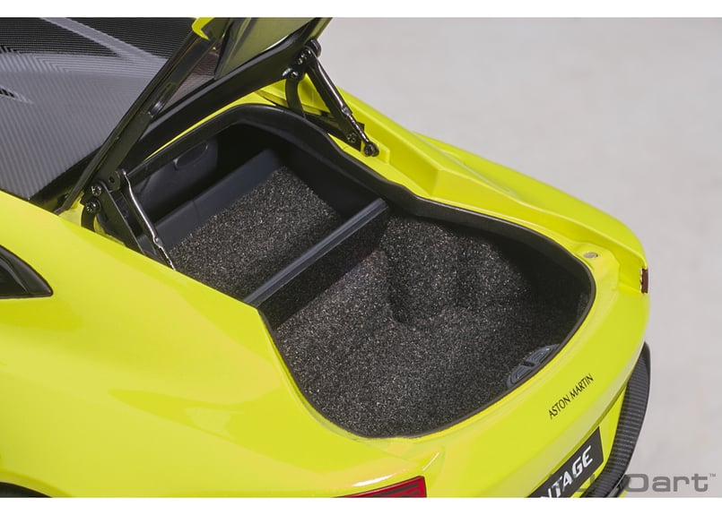 1/18 Aston Martin Vantage カーボンファイバー製ルーフ Amazon