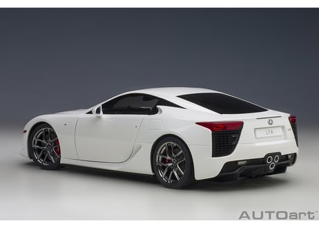 AUTOart 1/18　レクサス LFA （ホワイテスト・ホワイト）　78850