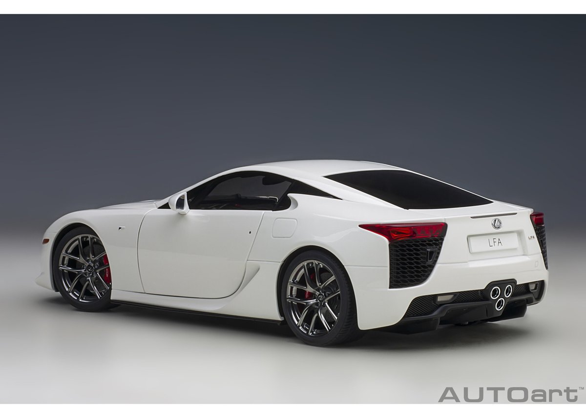 AUTOart 1/18　レクサス LFA （ホワイテスト・ホワイト）78850