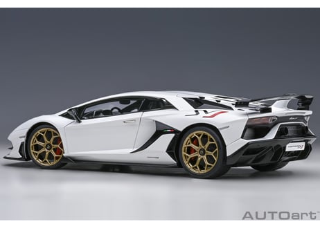 AUTOart 1/18　 ランボルギーニ アヴェンタドール SVJ （パール・ホワイト）　79217