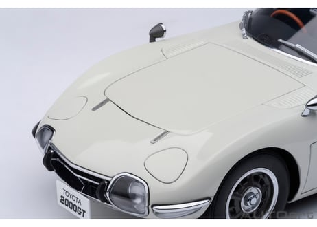AUTOart 1/18　トヨタ 2000GT 1967 （ホワイト）　79546