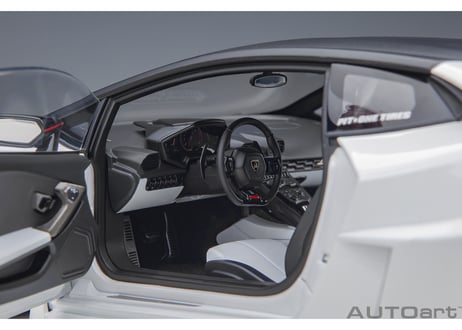 AUTOart 1/18　 リバティーウォーク LB‐シルエット ワークス ランボルギーニ ウラカン GT （ホワイト）　79125