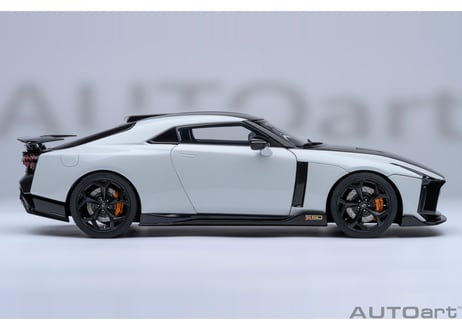 AUTOart 1/18　NISSAN GT-R50 by ITALDESIGN （メタリック・ホワイト／ブラック）　77511