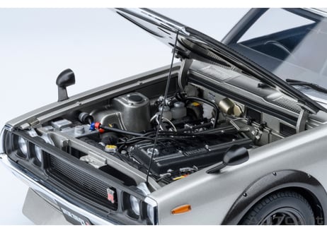 ”オンラインストア限定モデル”　AUTOart 1/18　日産 スカイライン 2000GT-R （KPGC110） チューンド・バージョン（シルバー／カーボン・ボンネット）　77477