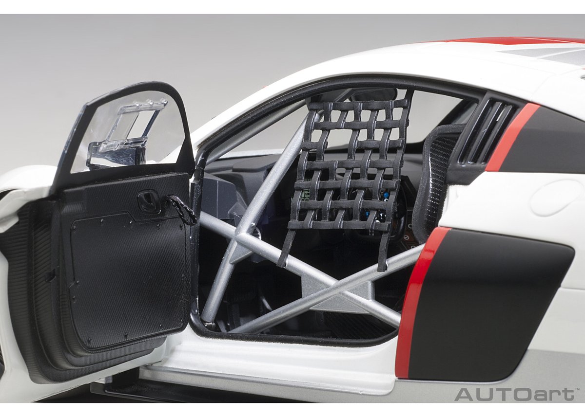 AUTOart 1/18 アウディ R8 LMS 2016 プレゼンテーションカー （ジュネー