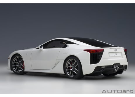 AUTOart 1/18　レクサス LFA （ホワイテスト・ホワイト／ブラック・カーボン）　78851