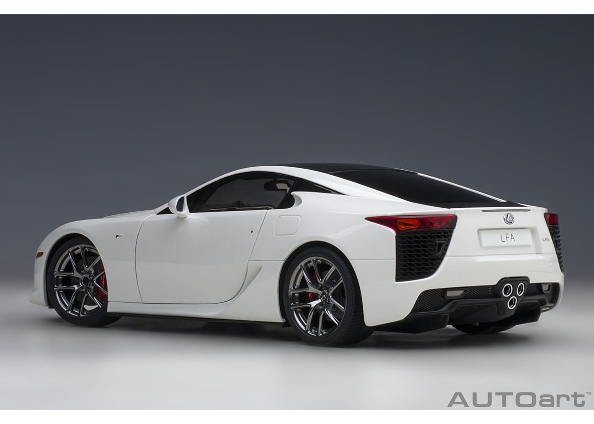 AUTOart 1/18 レクサス LFA （ホワイテスト・ホワイト／ブラック 