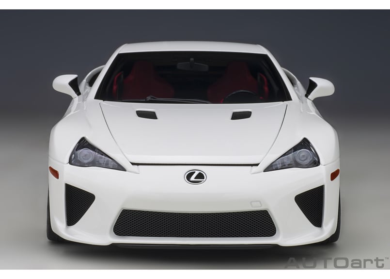 AUTOart 1/18　レクサス LFA （ホワイテスト・ホワイト）78850