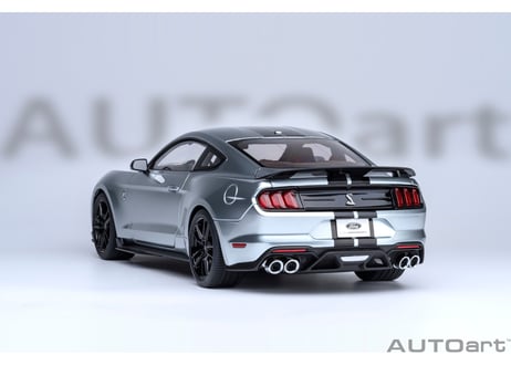 AUTOart 1/18　フォード マスタング シェルビー GT500 （シルバー／ブラック・ストライプ）　73096