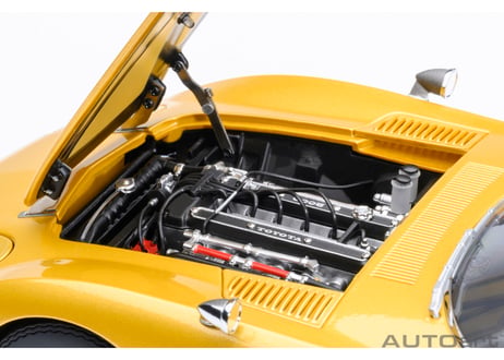 AUTOart 1/18　トヨタ 2000GT 1967 （ゴールド）　79549
