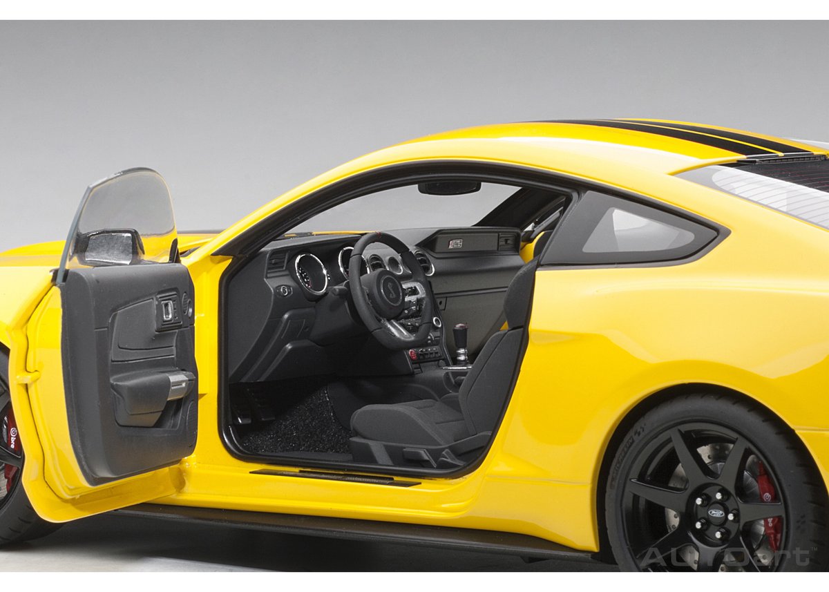 AUTOart 1/18 フォード シェルビー GT350R (イエロー/ブラック AUTOart 1/18 フォード シェルビー GT350R (イエロー/ブラック