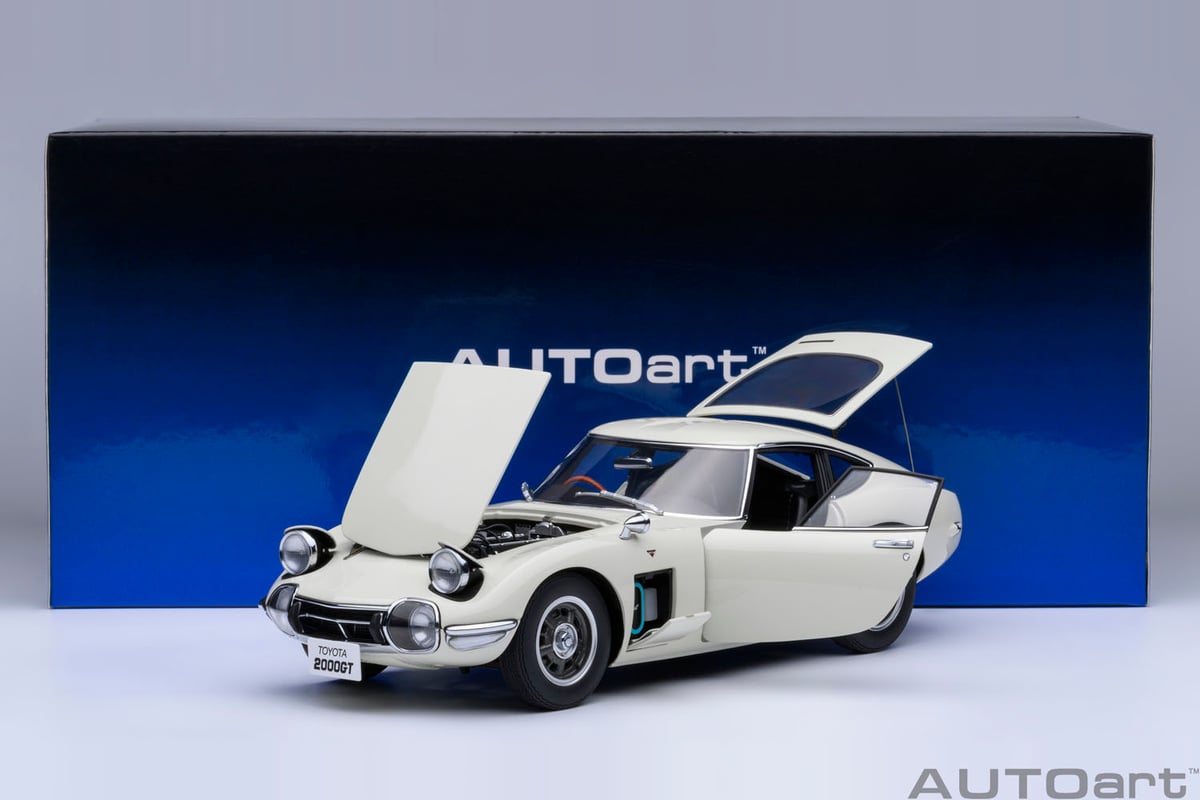 トヨタ 2000GT ノベルティ　当時物　 ゴールドメタル　未使用品　ケース付 Amazon | AUTOart 1/18 トヨタ 2000GT (ゴールド) 完成品