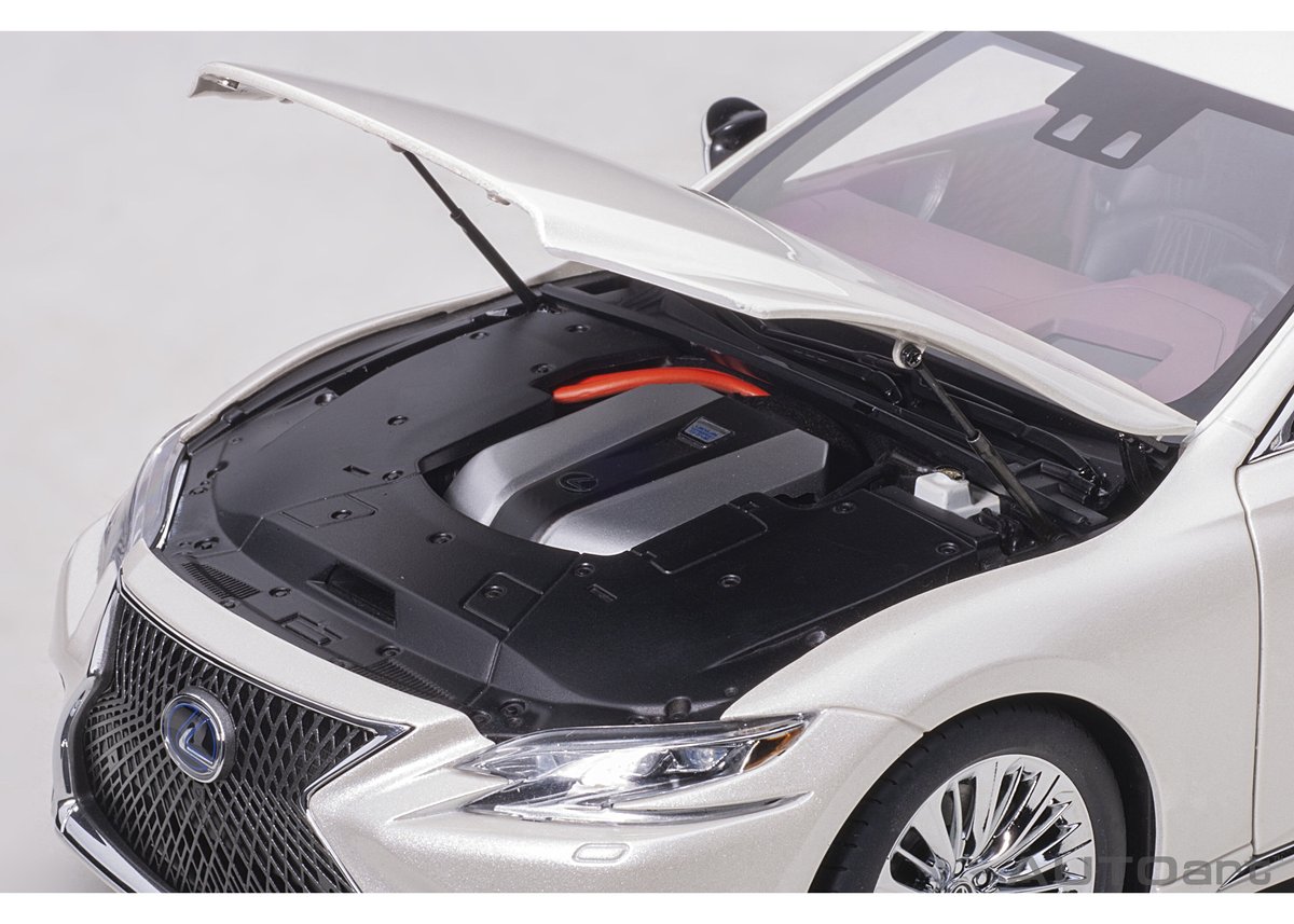 AUTOart 1/18 レクサス LS500h (メタリック・ホワイト ※インテリア