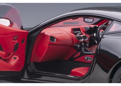 AUTOart 1/18　アストンマーチン ヴァンテージ 2019 （ブラック／カーボンブラック・ルーフ）　70275