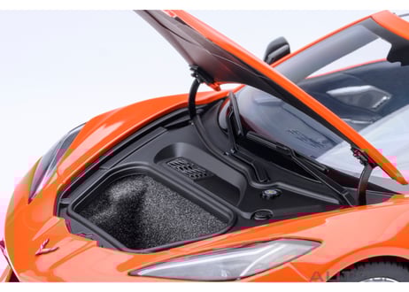 AUTOart 1/18　シボレー コルベット （C8） スティングレイ Z51 （オレンジ）　71283