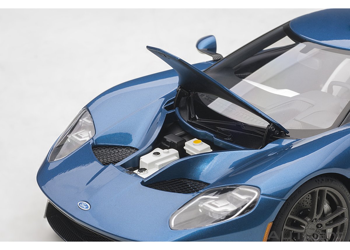 AUTOart Ford GT 1/18 ブルーダイキャストミニカー AUTOart Ford GT 1/18 ブルーダイキャストミニカー Amazon.com