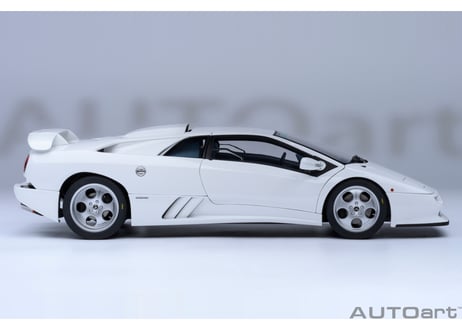 AUTOart 1/18　ランボルギーニ ディアブロ SE30 イオタ （ホワイト）　79145