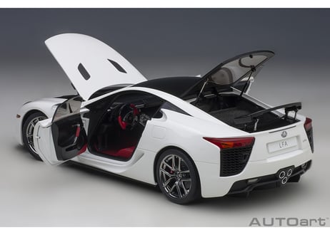 AUTOart 1/18　レクサス LFA （ホワイテスト・ホワイト／ブラック・カーボン）　78851