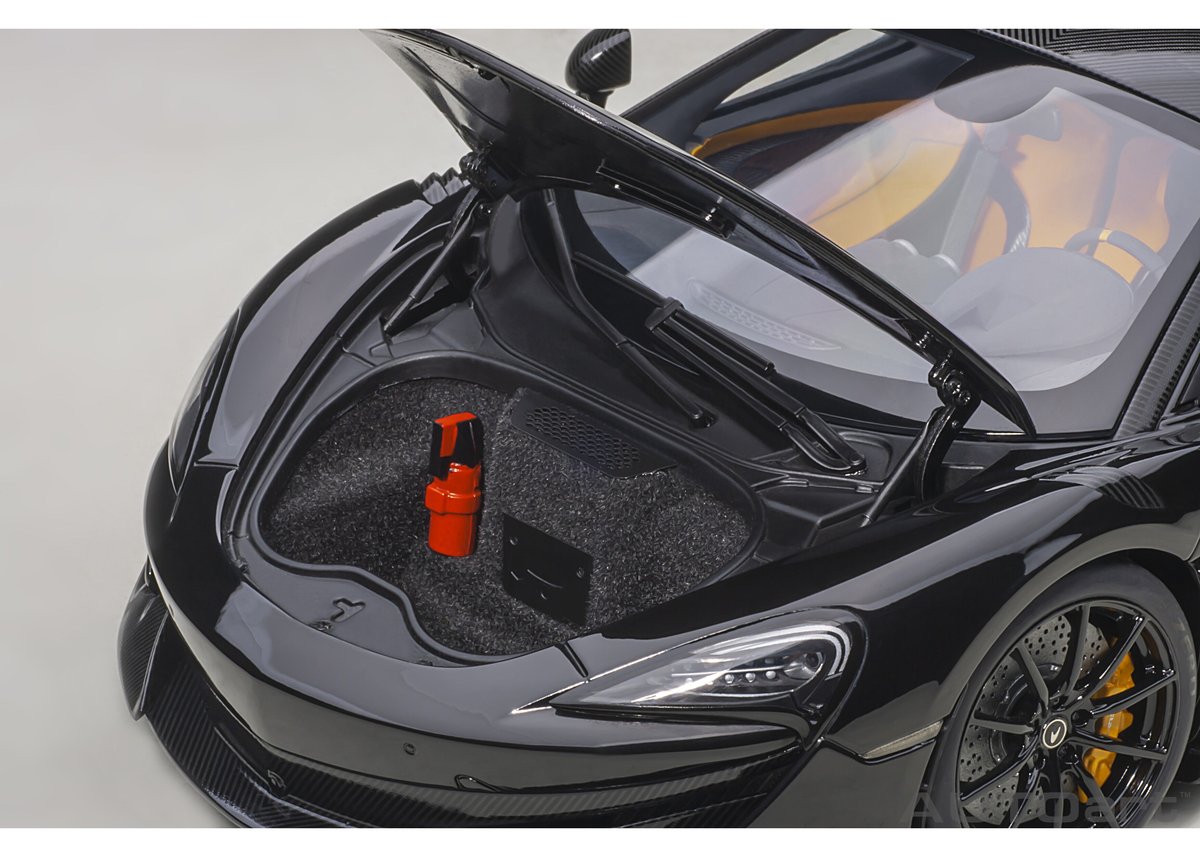 AUTOart 1/18 マクラーレン 600LT (ブラック/カーボン・ルーフ AUTOart 1/18 マクラーレン 600LT (ブラック/カーボン・ルーフ