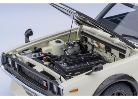 ”オンラインストア限定モデル”　AUTOart 1/18　日産 スカイライン 2000GT-R （KPGC110）チューンド・バージョン（ホワイト／カーボン・ボンネット）　77478