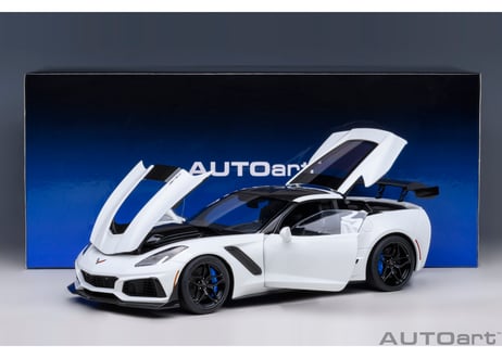 AUTOart 1/18　シボレー コルベット （C7） ZR1 （ホワイト）　71270