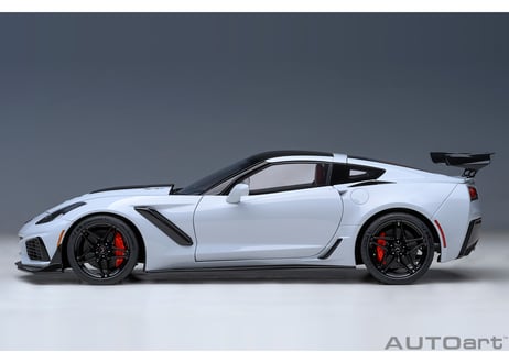 AUTOart 1/18　シボレー コルベット （C7） ZR1 （グレー・メタリック）　71277