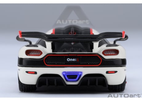 AUTOart 1/64　ケ－ニグセグ One：1 （ホワイト／カーボン・ブラック／レッド）　20041