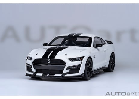 AUTOart 1/18　フォード マスタング シェルビー GT500 （ホワイト／ブラック・ストライプ）　73095