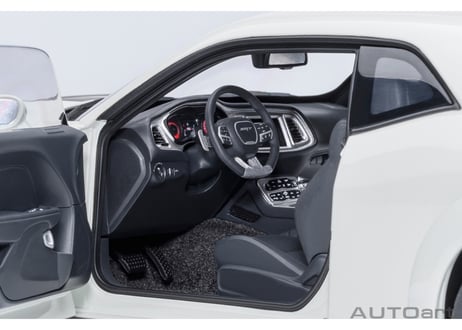 AUTOart 1/18　ダッジ チャレンジャー SRT スーパー ストック 2023 （ホワイト／カーボンブラック・ストライプ ＜KNUCKLE WHITE＞）　71766