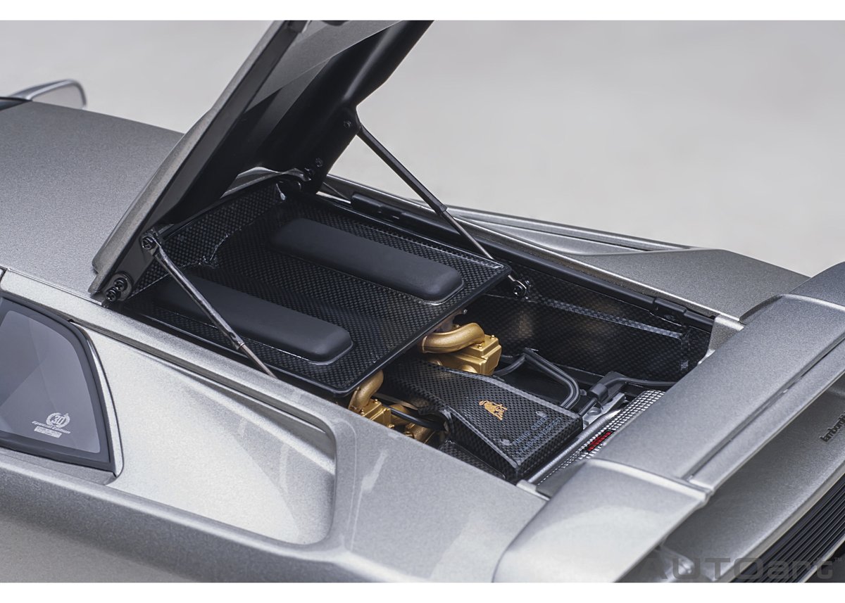 AUTOart 1/18 ランボルギーニ ディアブロ SE30 イオタ (TITANIO AUTOart 1/18 ランボルギーニ ディアブロ SE30 イオタ (TITANIO