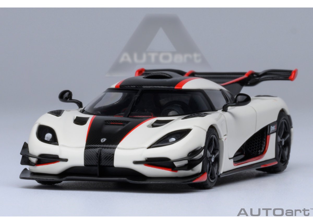 AUTOart 1/64 ケ－ニグセグ One：1 （ホワイト／カーボン・ブラック