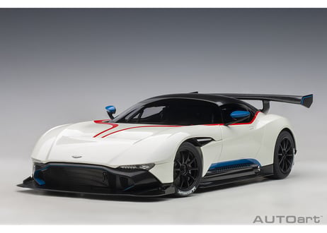 AUTOart 1/18　アストンマーチン ヴァルカン （メタリック・ホワイト／ブルー&レッド・ストライプ）　70261