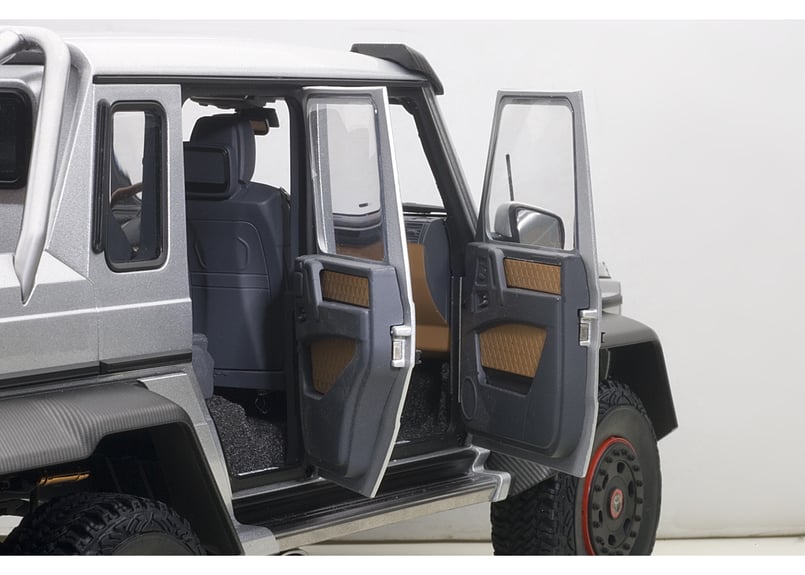 AUTOart 1/18 メルセデス ベンツ G63 AMG 6x6 (シルバー) 76301 AUTOart 1/18 メルセデス ベンツ G63 AMG 6x6 (シルバー) 76301