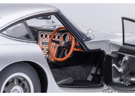 AUTOart 1/18　トヨタ 2000GT 1967 （シルバー）　79548