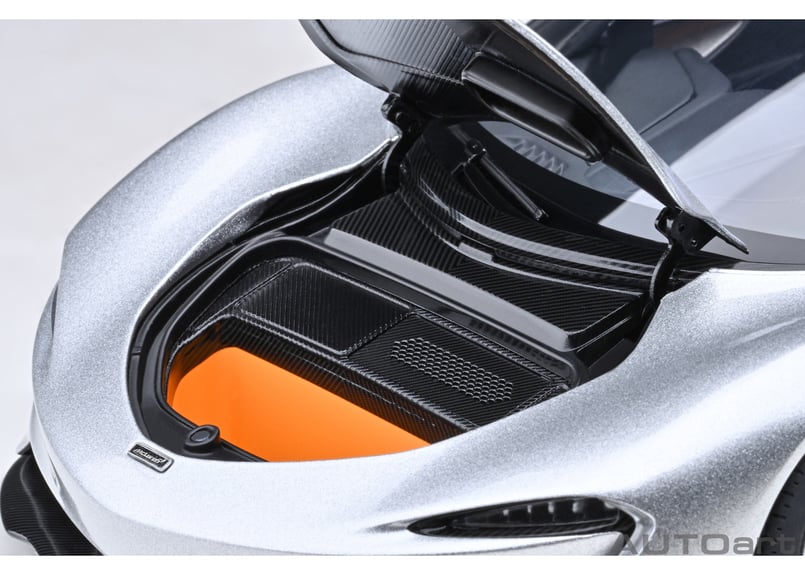 AUTOart 1/18 マクラーレン スピードテール （メタリック・シルバー