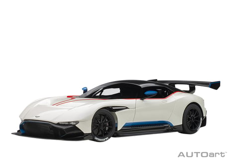 AUTOart 1/18　アストンマーチン ヴァルカン （メタリック・ホワイト／ブルー&レッド・ストライプ）　70261