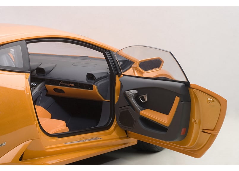 AUTOart 1/12 ランボルギーニ ウラカン LP610-4 (メタリック AUTOart 1/12 ランボルギーニ ウラカン LP610-4 (メタリック