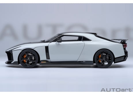 AUTOart 1/18　NISSAN GT-R50 by ITALDESIGN （メタリック・ホワイト／ブラック）　77511