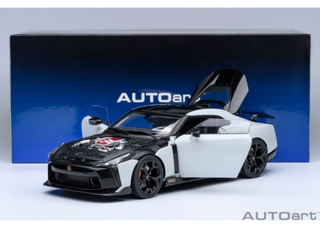 AUTOart 1/18　NISSAN GT-R50 by ITALDESIGN （メタリック・ホワイト／ブラック）　77511