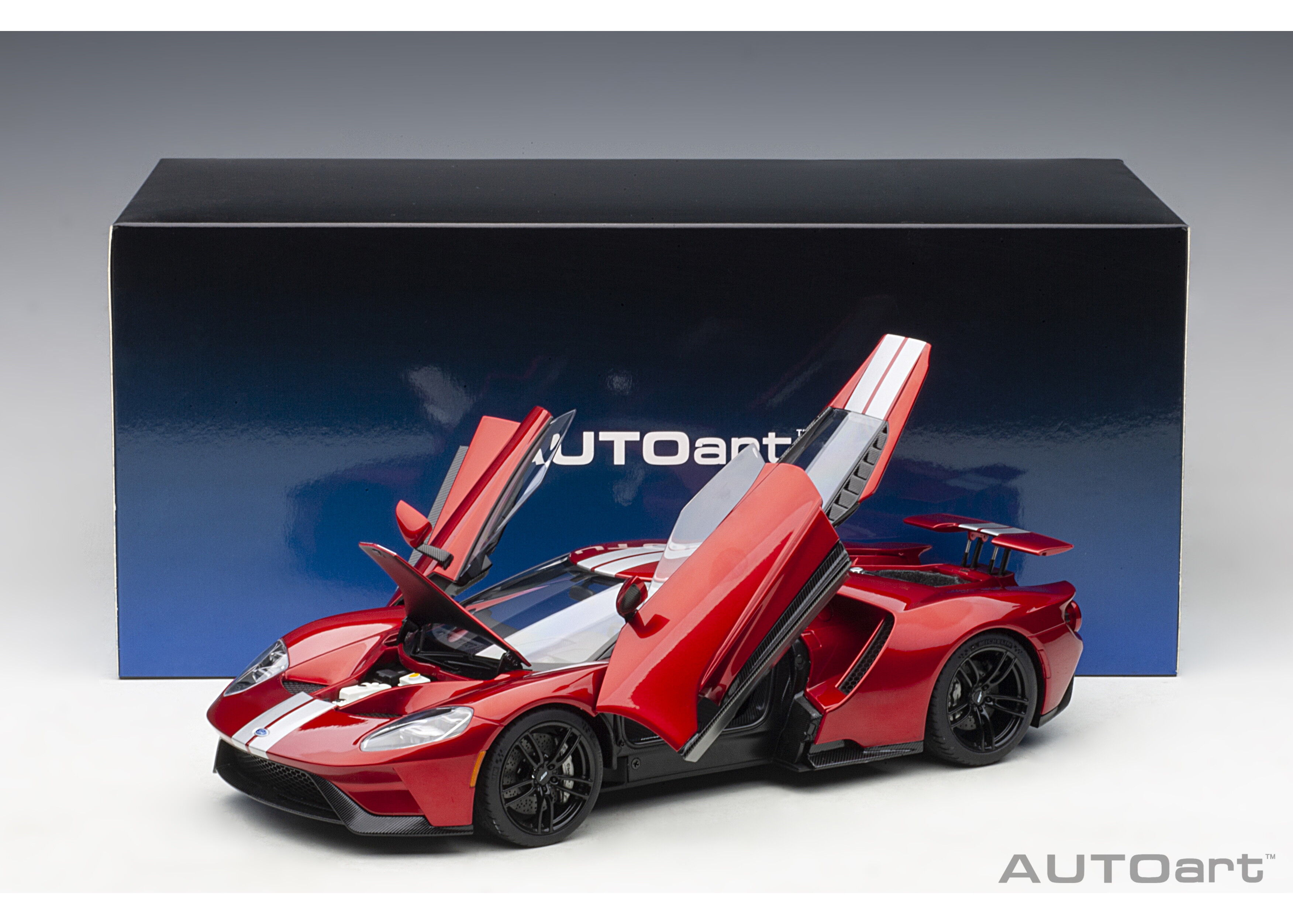 AUTOart フォード GT メタリック・シルバー/ブラック