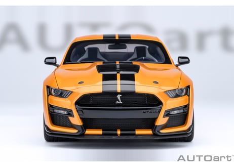 AUTOart 1/18　フォード マスタング シェルビー GT500 （オレンジ／ブラック・ストライプ）　73099